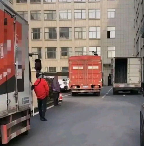 深圳沙井某工厂员工质疑工厂倒闭 两个月不发工资,机器都搬走了